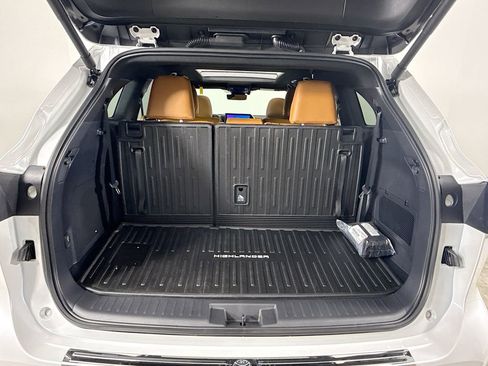 New 2026 Toyota Highlander Platinum AWD/4WD image 30