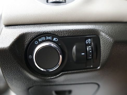 Used 2016 Chevrolet Cruze L image 19