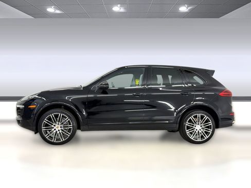Used 2017 Porsche Cayenne image 2