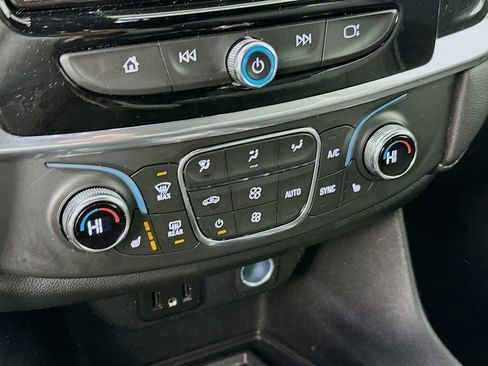 Used 2023 Chevrolet Traverse LT image 23