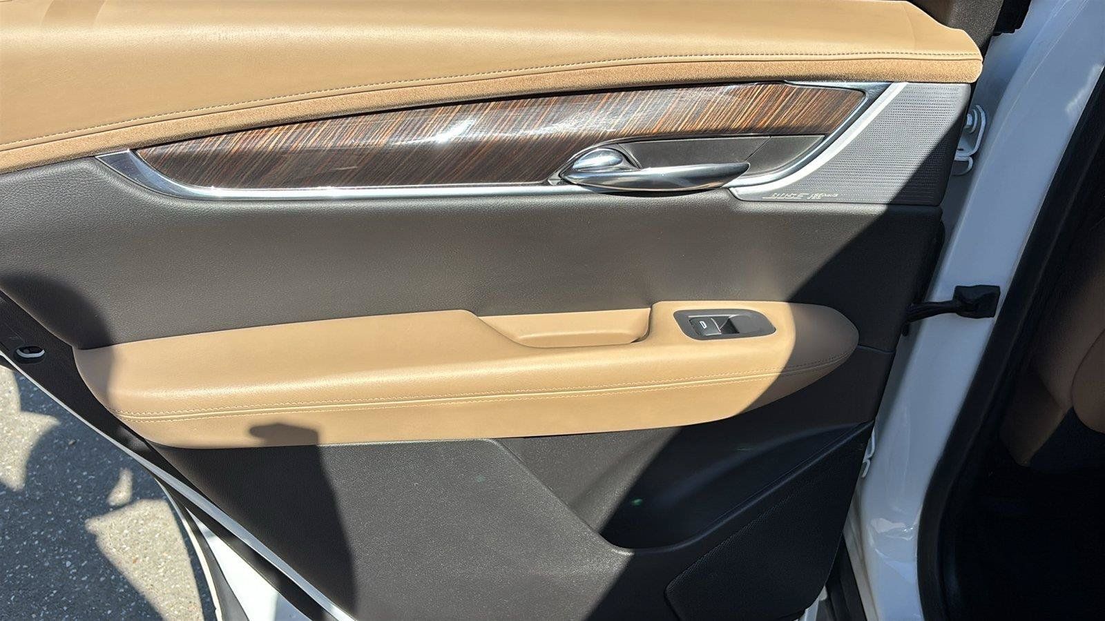 Certified 2020 Cadillac XT6 Sport w/ Platinum Package AWD/4WD image 17