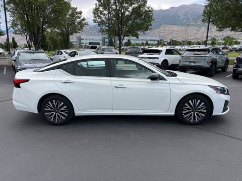 Used 2025 Nissan Altima 2.5 SV FWD image 6