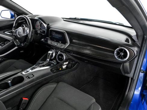 Used 2021 Chevrolet Camaro LT w/ Technology Package RWD image 10