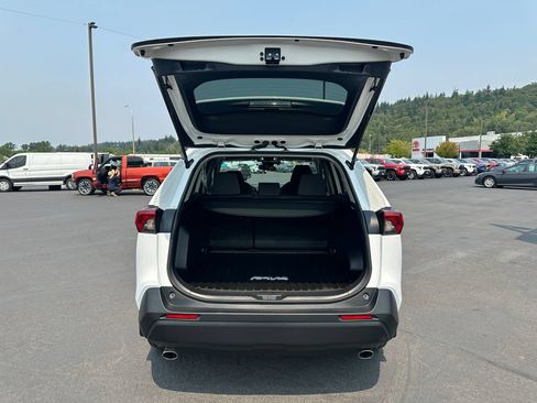 Used 2022 Toyota RAV4 XLE w/ XLE Grade Weather Package AWD/4WD image 11