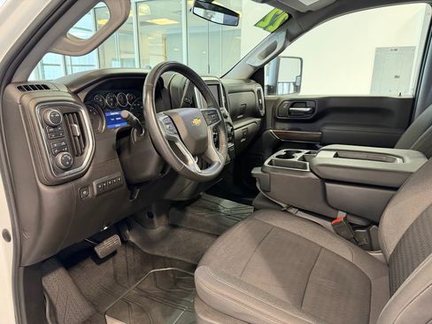 Used 2022 Chevrolet Silverado 3500 LT w/ Convenience Package image 9
