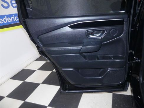 Used 2023 Honda Pilot Touring image 29