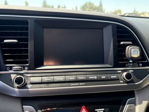 Used 2017 Hyundai Elantra SE FWD image 18