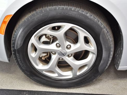 Used 2024 Chrysler Pacifica Limited FWD image 39