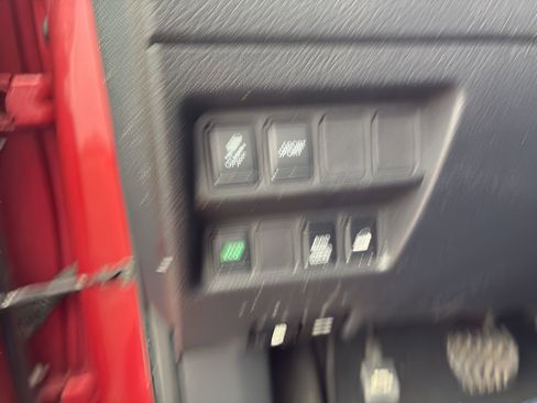 Used 2016 Nissan Rogue SV image 18