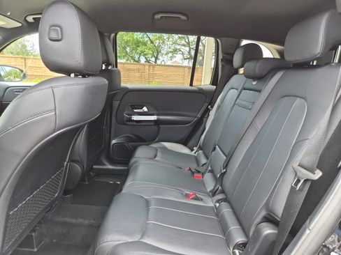 Used 2022 Mercedes-Benz GLB 250 GLB 250 w/ Premium Package Lite image 16