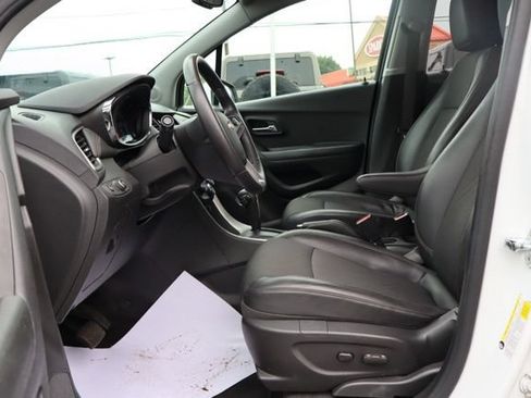 Used 2022 Chevrolet Trax LT w/ LT Convenience Package AWD/4WD image 14