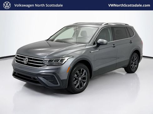 Used 2023 Volkswagen Tiguan SE FWD image 1