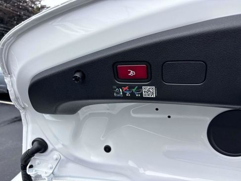 Used 2024 Mercedes-Benz CLE 450 4MATIC Cabriolet image 15