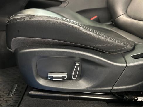 Used 2019 Jaguar F-PACE Premium image 17