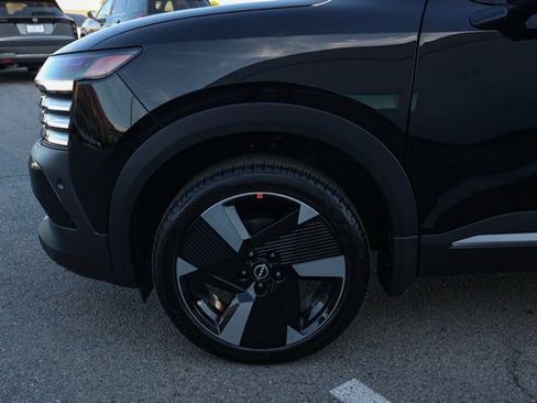 New 2025 Nissan Kicks SR image 11