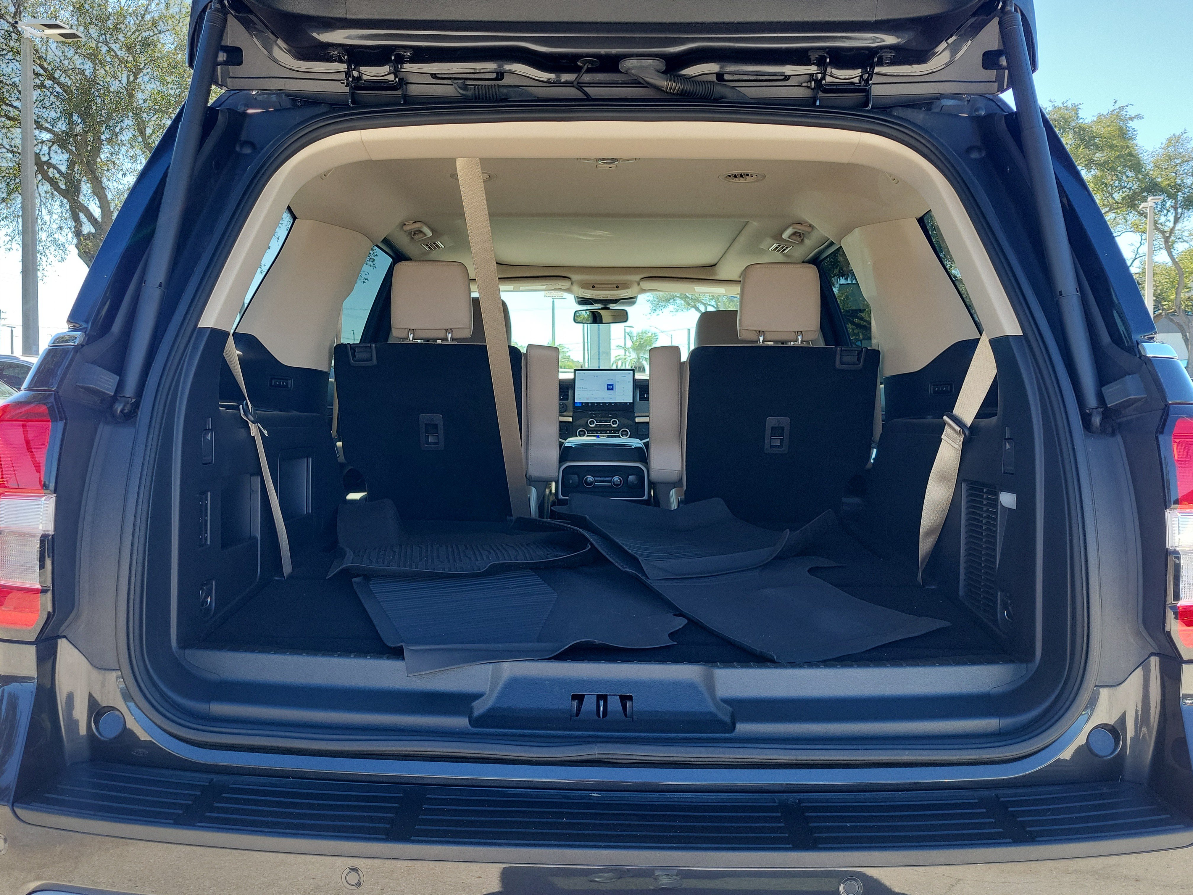 Certified 2024 Ford Expedition XLT RWD image 9