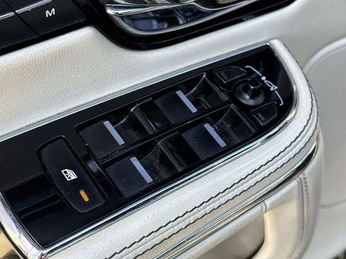 Used 2012 Jaguar XJ image 26