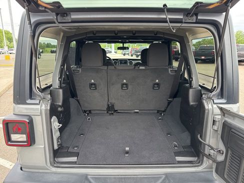 Used 2022 Jeep Wrangler Unlimited Sport AWD/4WD image 9