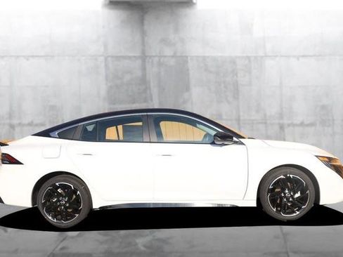 New 2026 Nissan Sentra SR image 5