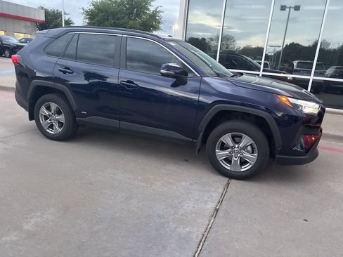 Used 2025 Toyota RAV4 XLE image 3