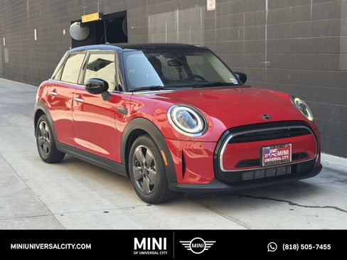 Used 2022 MINI Cooper 4-Door Hardtop FWD image 1
