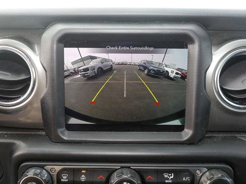 Used 2023 Jeep Wrangler Sahara w/ Cold Weather Group image 18