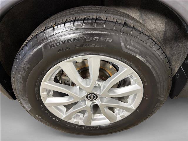 Used 2020 Nissan Rogue S w/ Special Edition Package FWD image 17