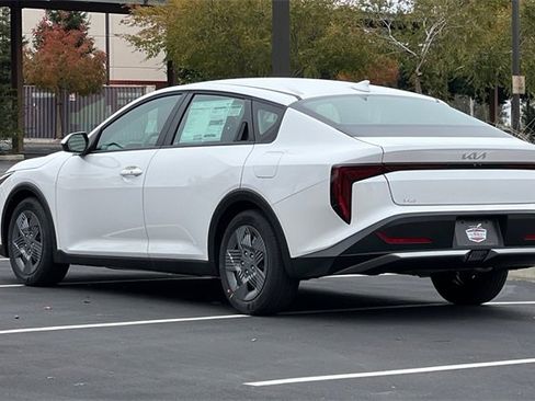 New 2025 Kia K4 LX image 7