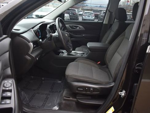 Used 2018 Chevrolet Traverse LT image 17