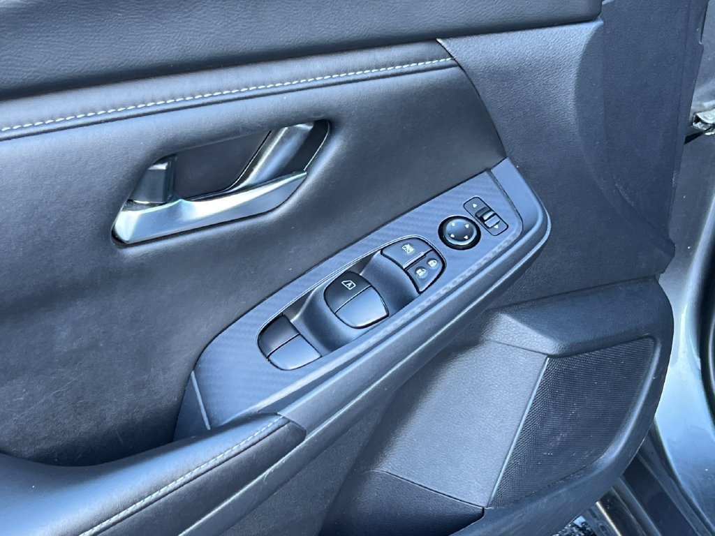 Certified 2025 Nissan Sentra SV FWD image 9
