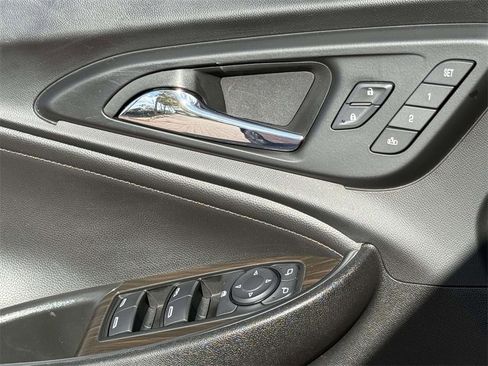 Used 2022 Chevrolet Malibu Premier image 28