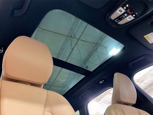 Certified 2024 Volvo XC60 T8 Ultimate w/ Climate Package image 23