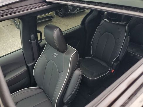 New 2027 Chrysler Pacifica Limited FWD image 35