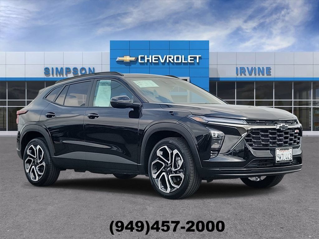 Used 2026 Chevrolet Trax RS w/ Driver Confidence Package FWD image 1