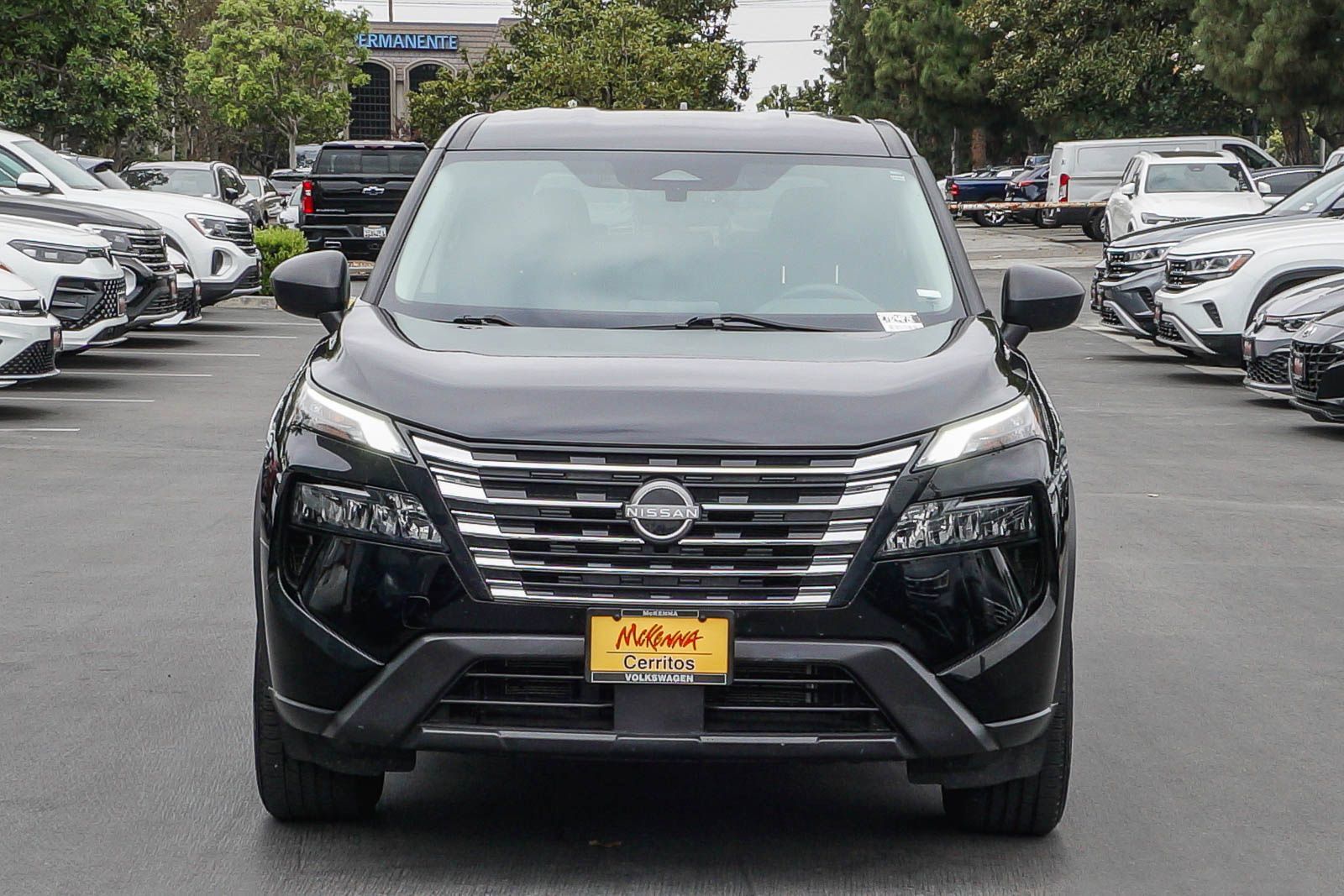 Used 2024 Nissan Rogue S FWD image 2