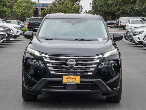 Used 2024 Nissan Rogue S FWD image 2