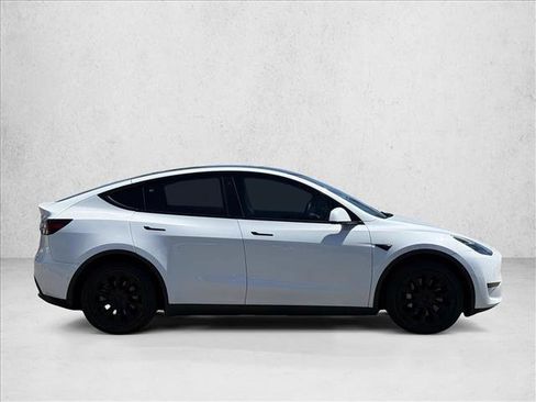Used 2022 Tesla Model Y Long Range AWD/4WD image 4