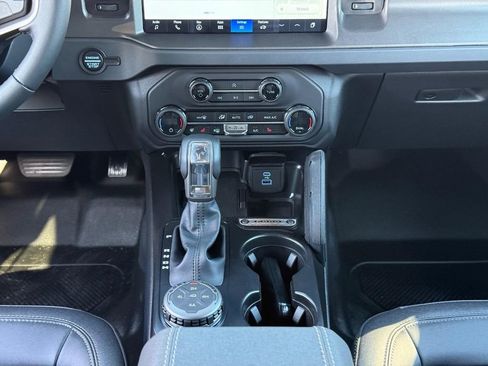 New 2025 Ford Bronco Badlands image 9