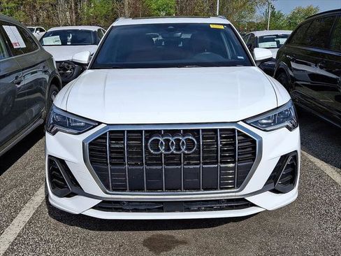 Certified 2025 Audi Q3 2.0T Premium AWD/4WD image 2