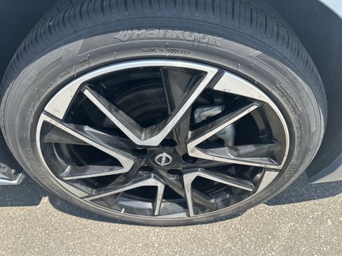 Used 2024 Nissan Sentra SR w/ SR Premium Package FWD image 31
