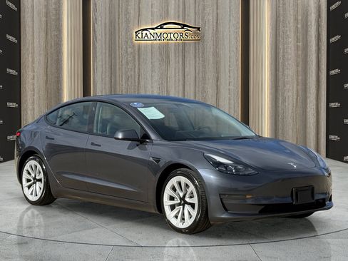 Used 2023 Tesla Model 3 Standard Range image 1