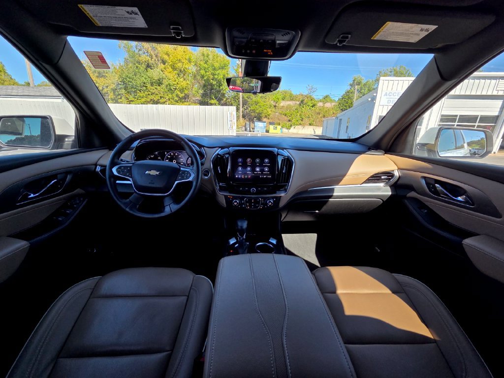 Used 2023 Chevrolet Traverse Premier FWD image 30