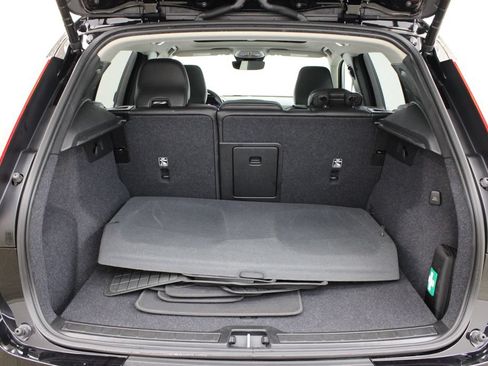 Used 2026 Volvo XC40 B5 Plus AWD/4WD image 32