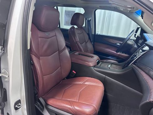 Used 2016 Cadillac Escalade Premium RWD image 25