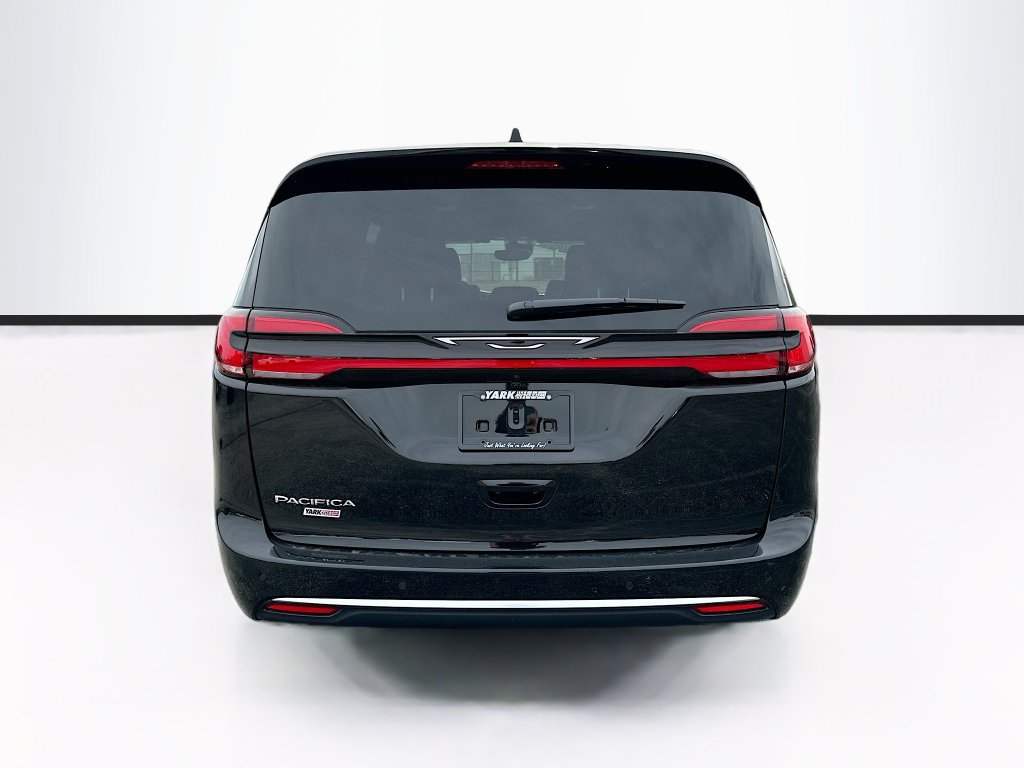 New 2027 Chrysler Pacifica Select FWD image 8