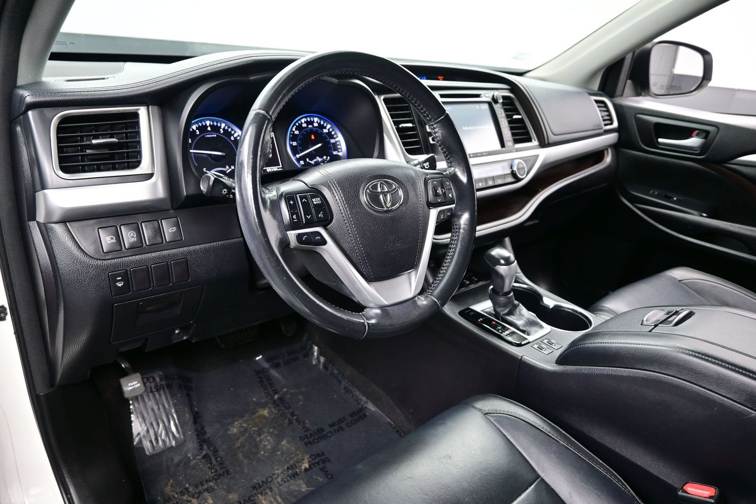 Used 2017 Toyota Highlander XLE AWD/4WD image 12