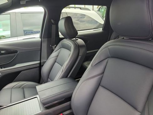 Used 2025 Lincoln Nautilus Premier w/ Jet Appearance Package AWD/4WD image 18