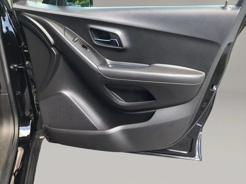 Used 2020 Chevrolet Trax LS FWD image 38
