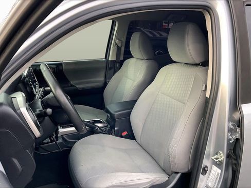 Certified 2020 Toyota Tacoma SR5 image 8