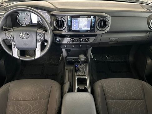 Used 2017 Toyota Tacoma TRD Sport image 14